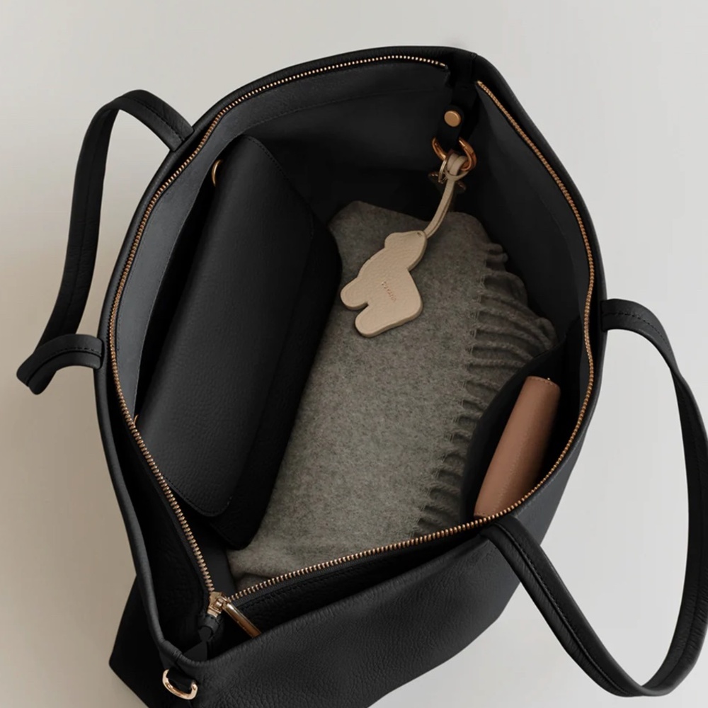 Cuyana Classic Easy Zipper Tote - Picture 8 of 12